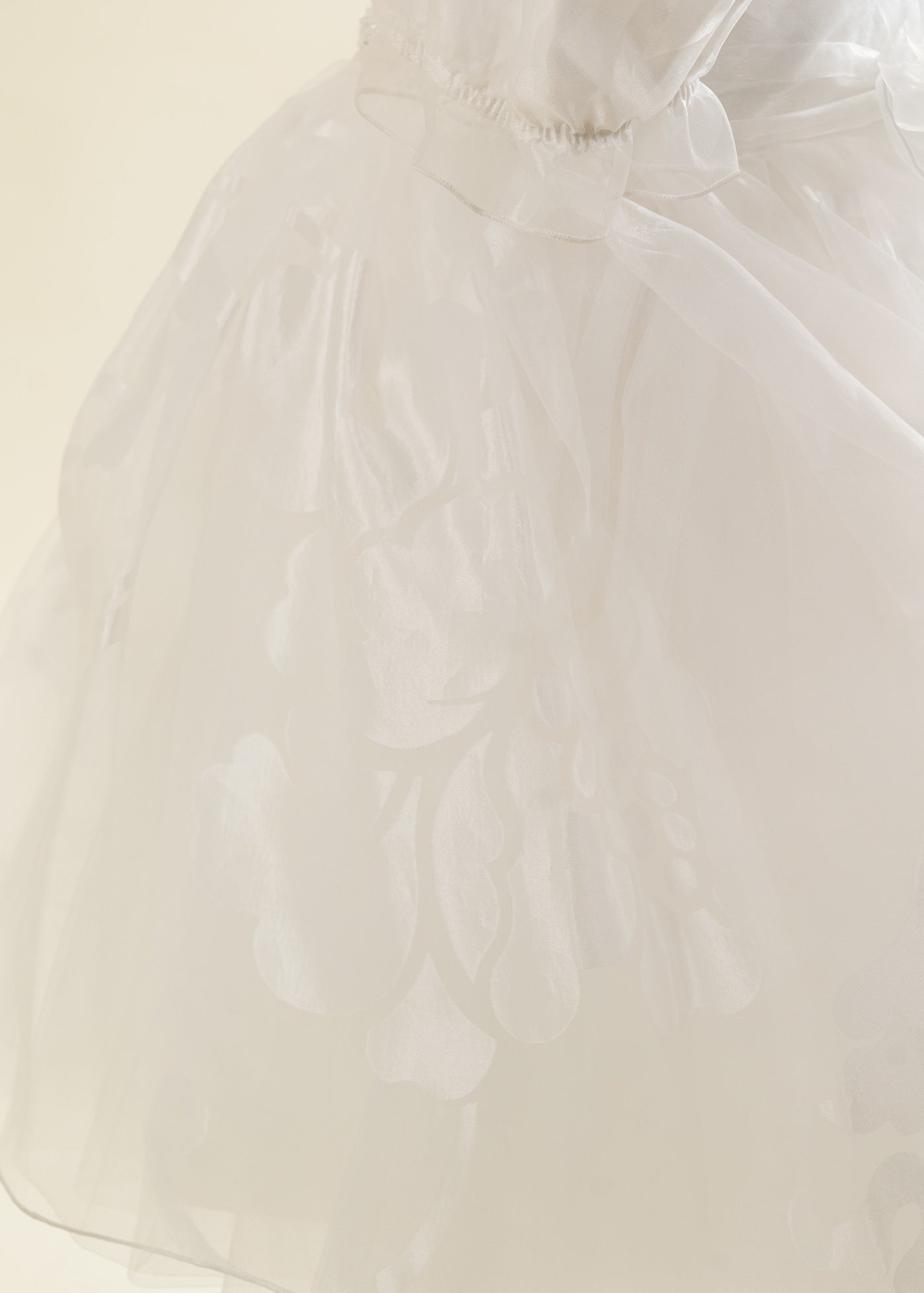 Rochita Alba Cu Dantela Floricele Si Perle AnneBebe