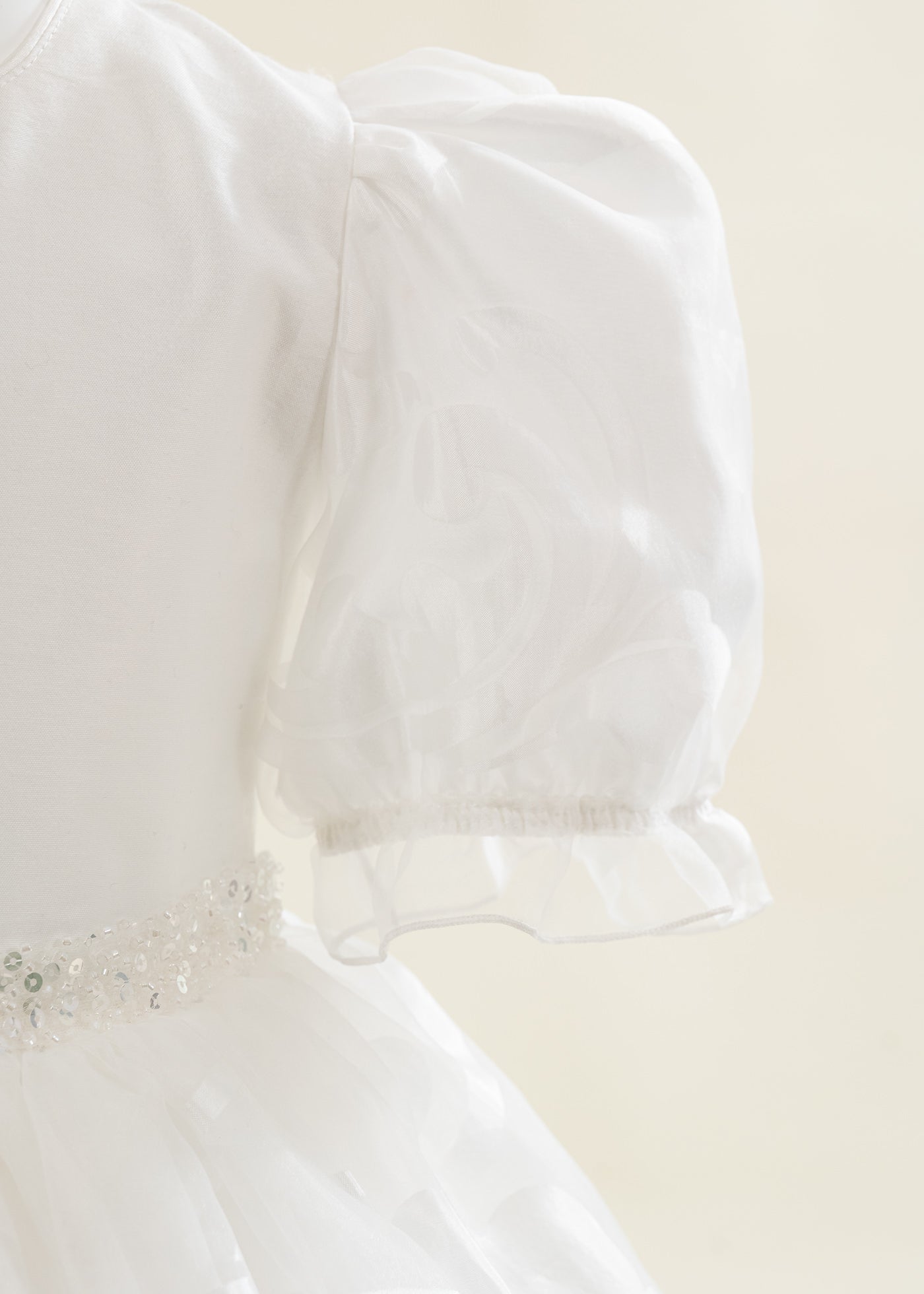 Rochita Alba Cu Dantela Floricele Si Perle AnneBebe