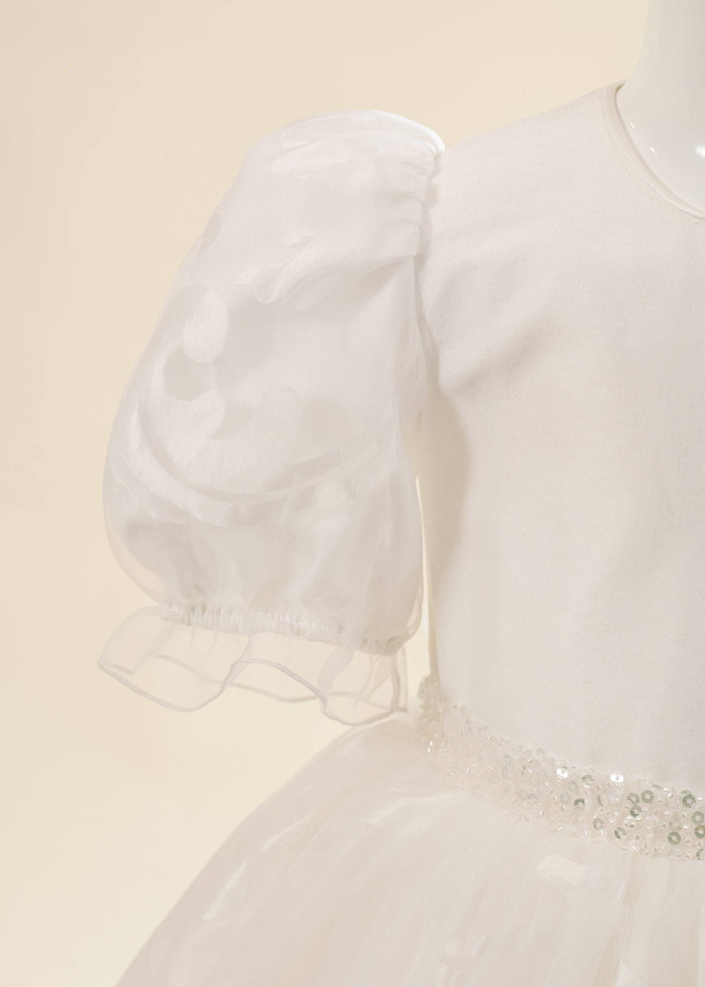 Rochita Alba Cu Dantela Floricele Si Perle AnneBebe