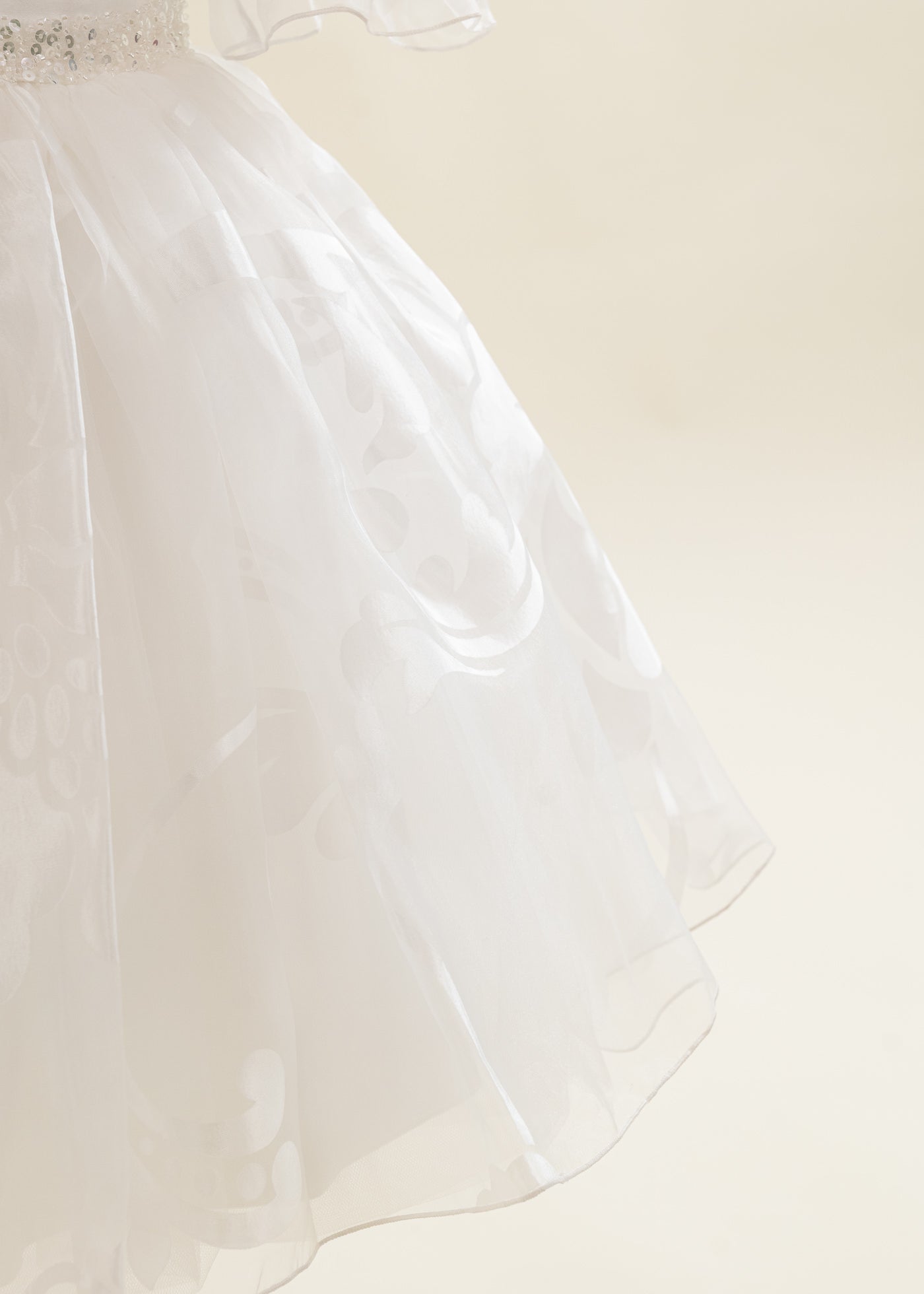 Rochita Alba Cu Dantela Floricele Si Perle AnneBebe