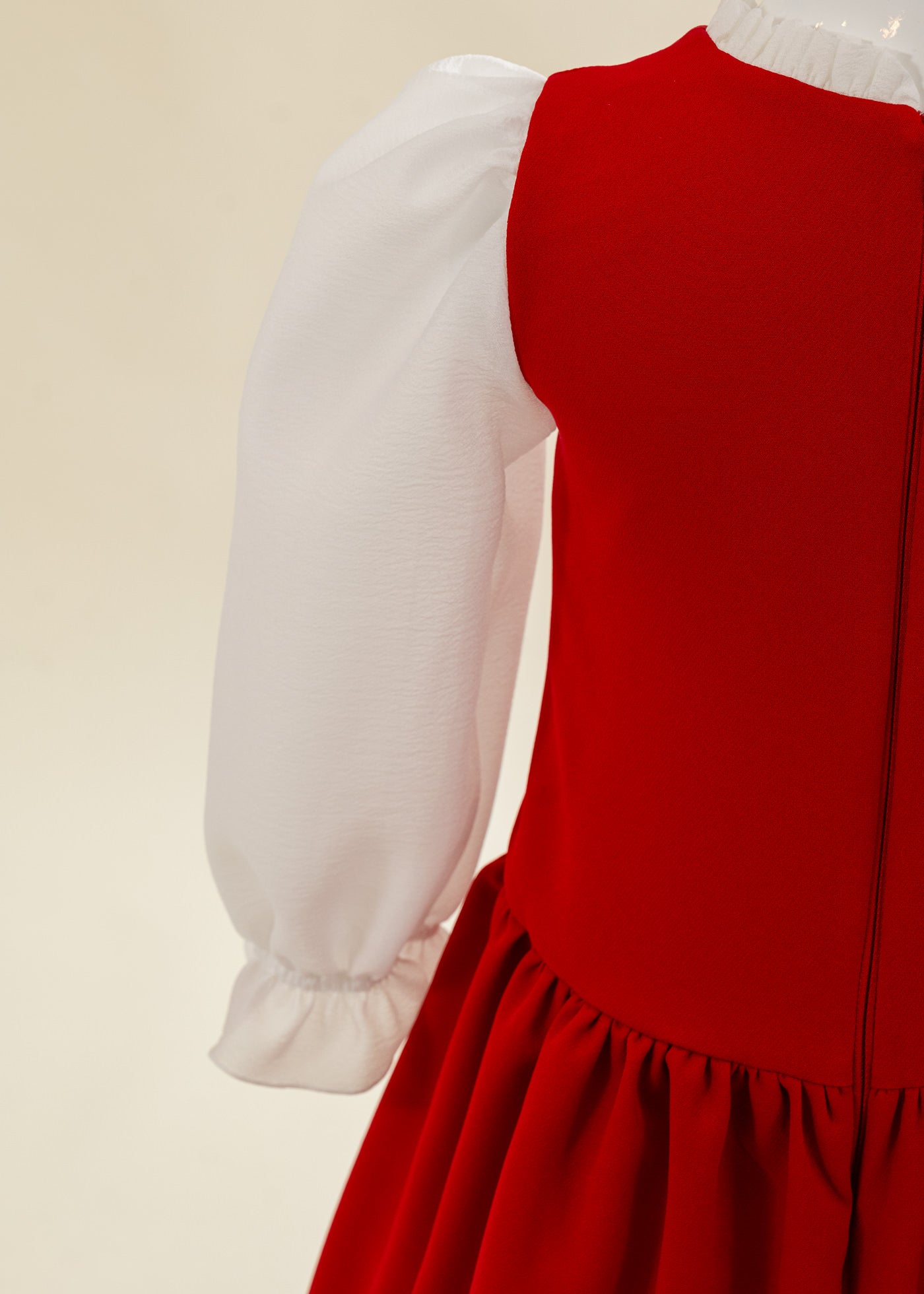 Rochita Rosie Funda Crem Cu Perle AnneBebe