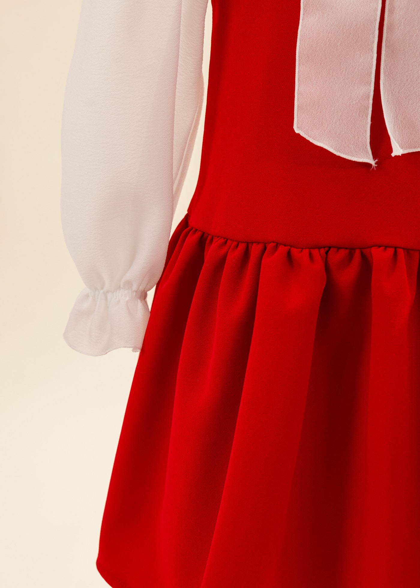 Rochita Rosie Funda Crem Cu Perle AnneBebe