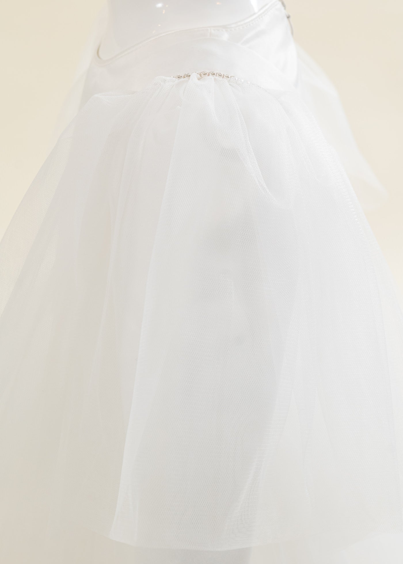 Rochita Crem Volan La Maneca Si Strasuri Argintii AnneBebe