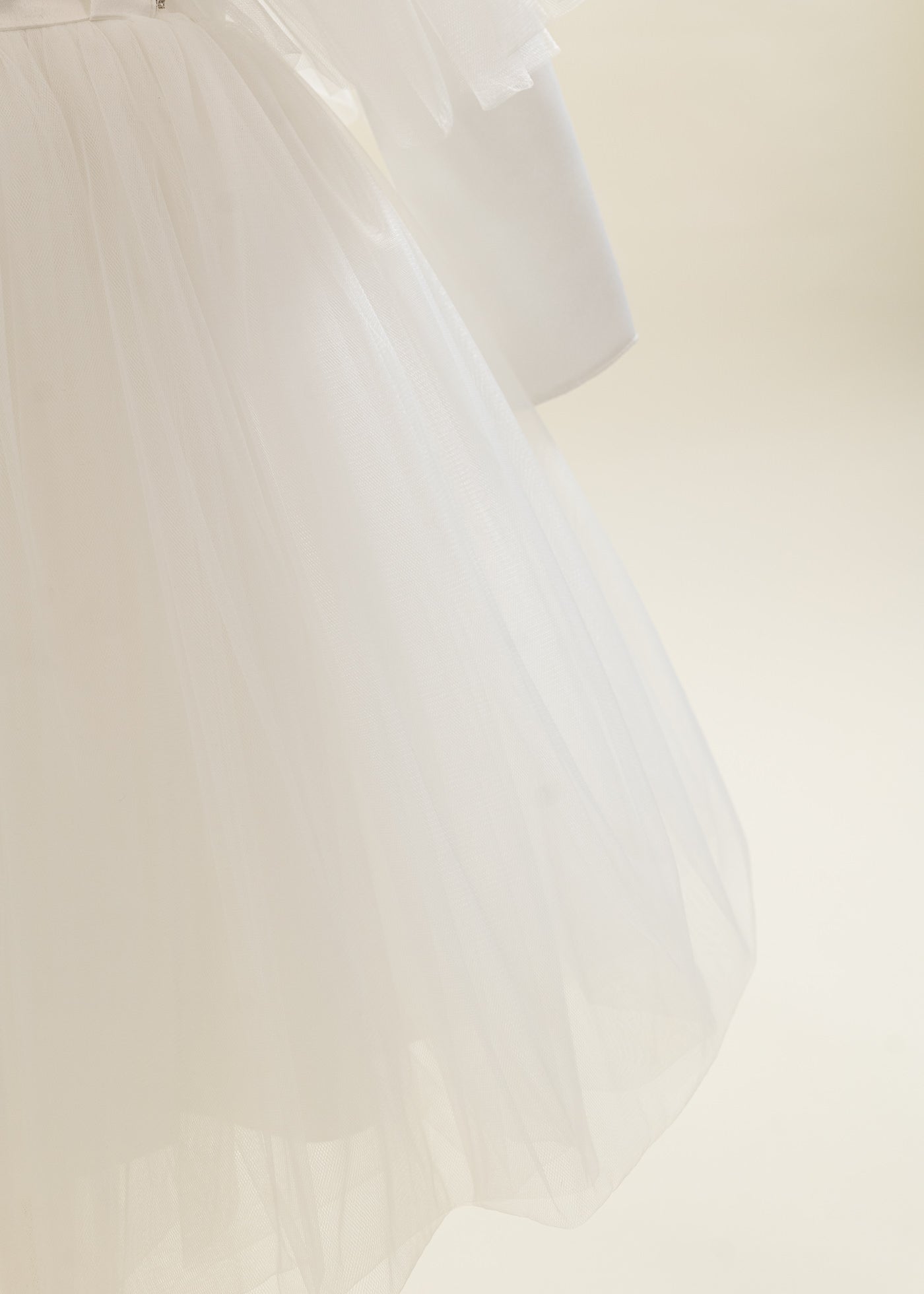 Rochita Crem Volan La Maneca Si Strasuri Argintii AnneBebe