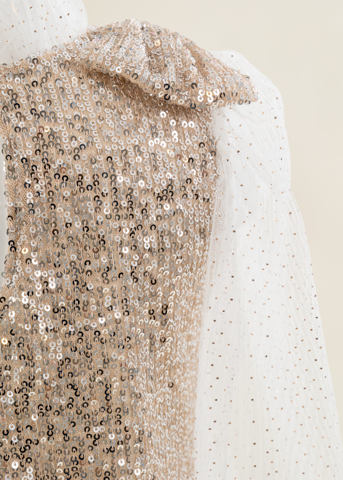 Rochita Aurie Cu Paiete Si Volanas Tull AnneBebe