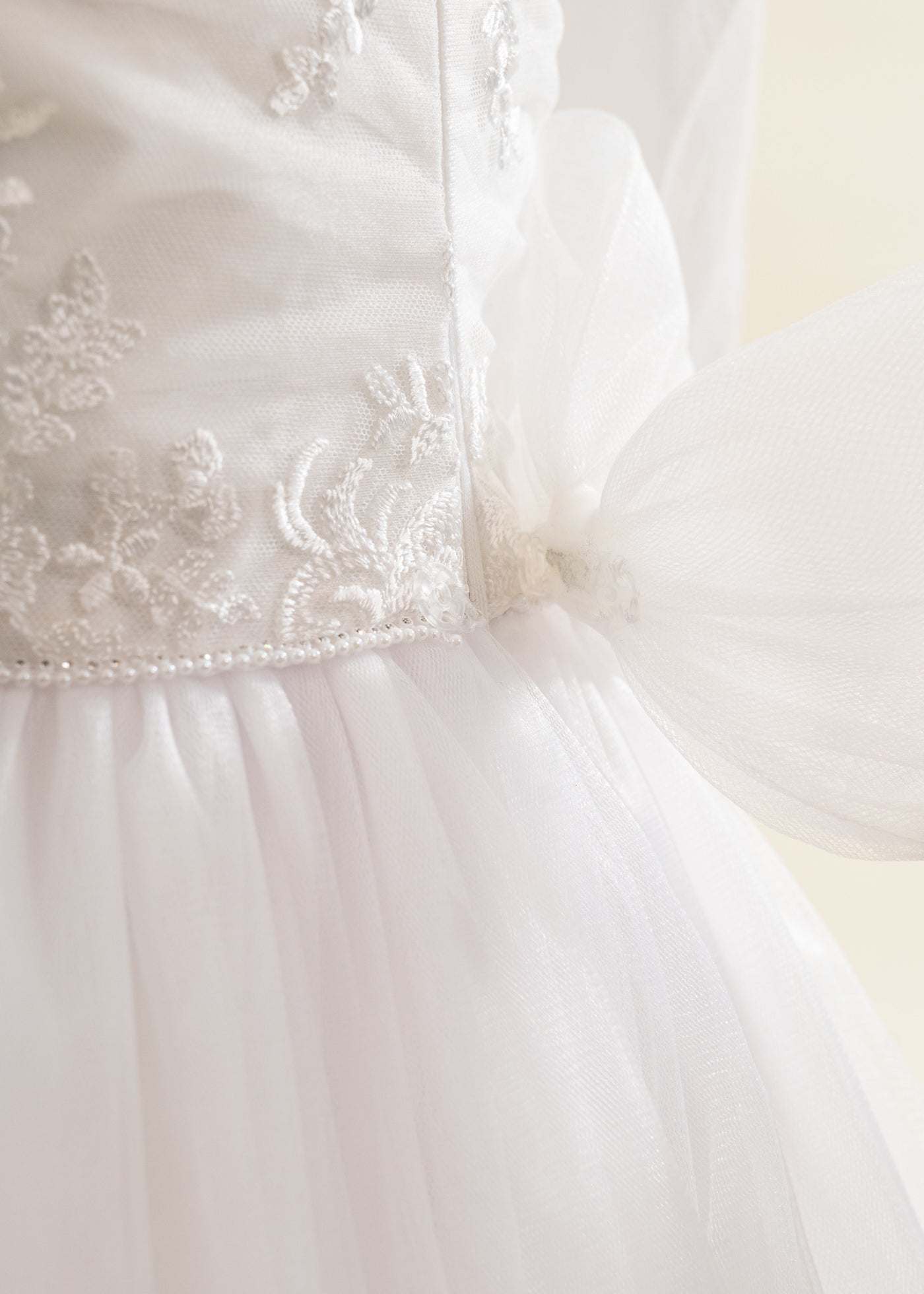 Rochita Alba Bust Dantela Cu Pietricele AnneBebe