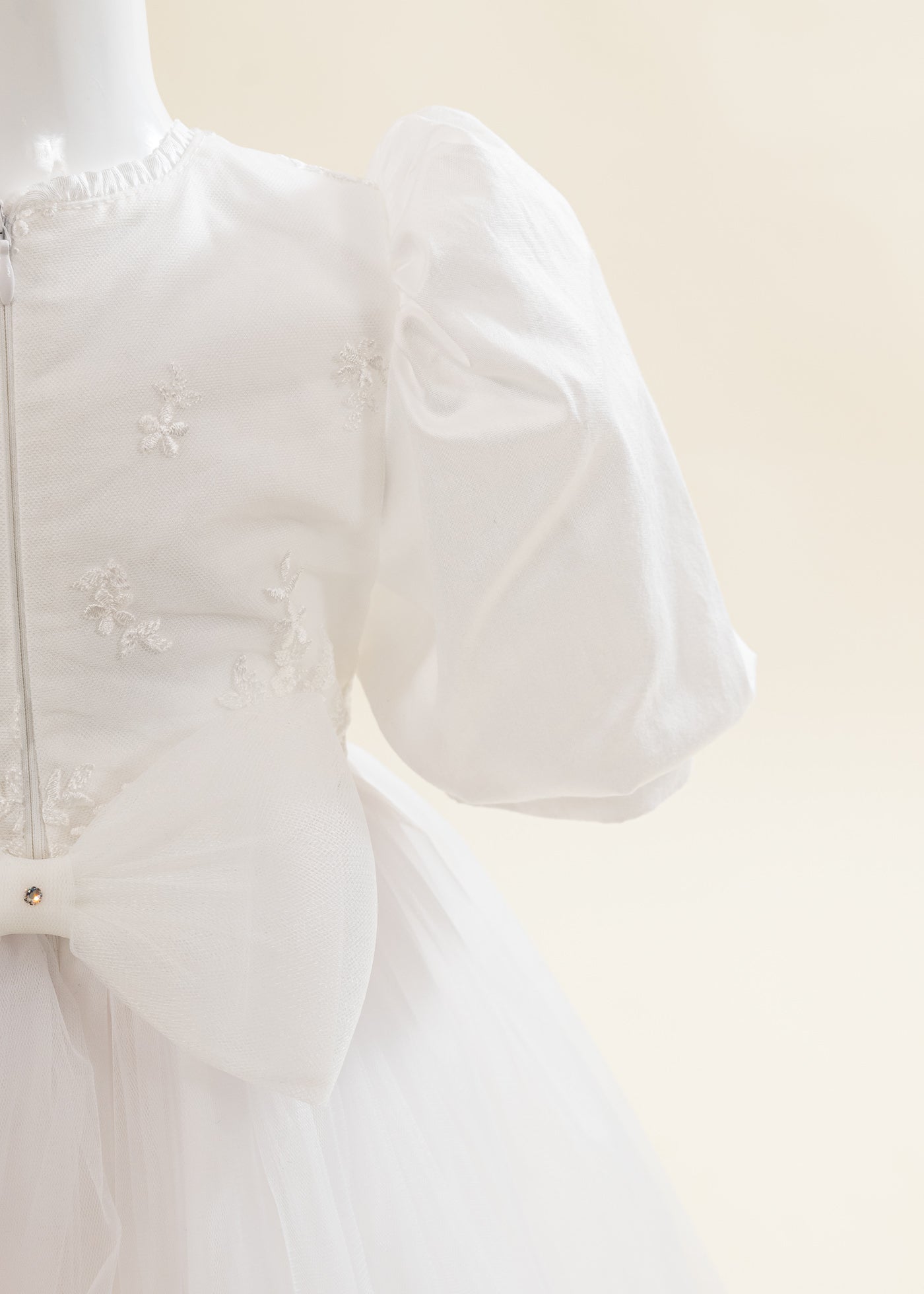 Rochita Alba Bust Dantela Cu Pietricele AnneBebe