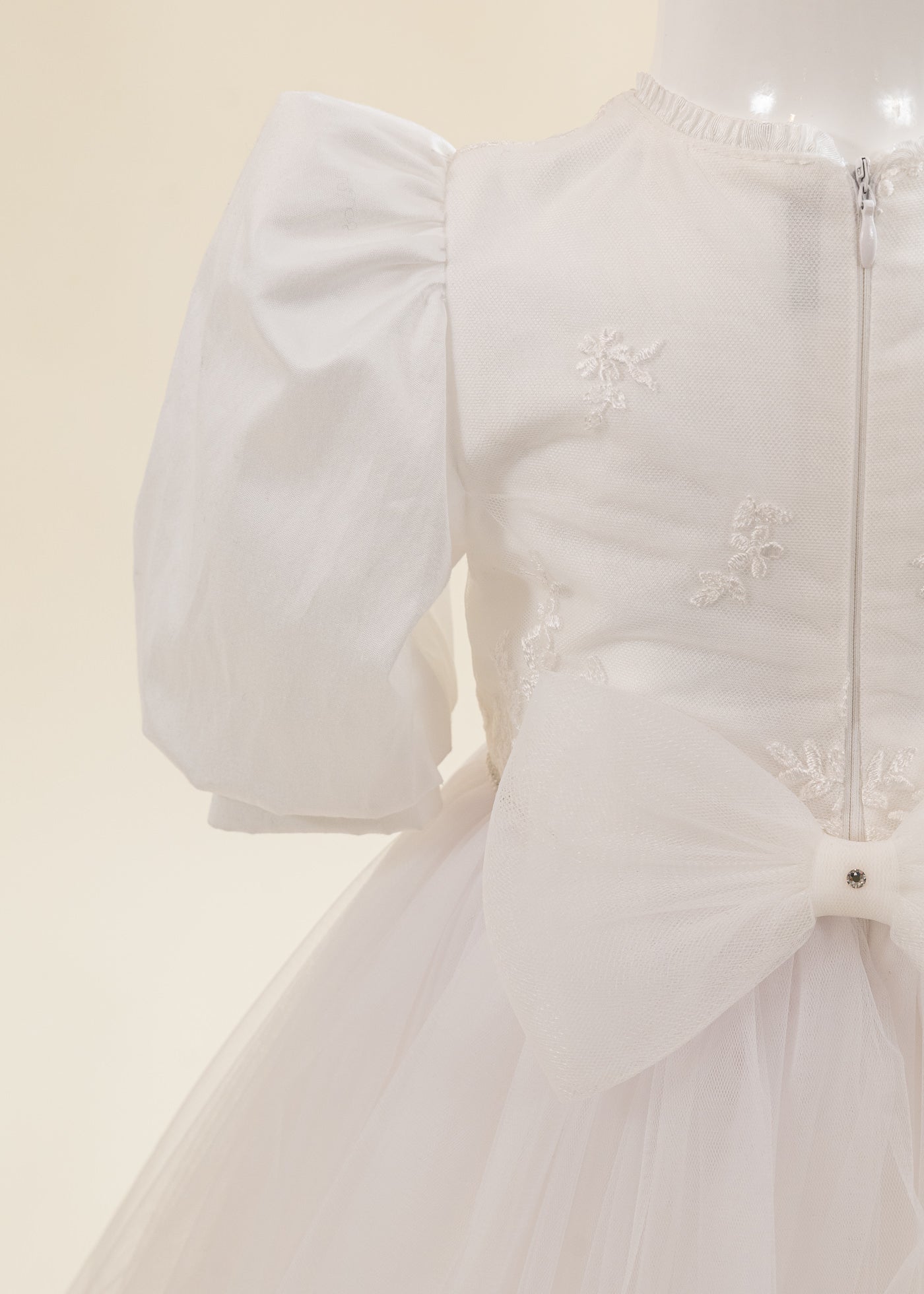 Rochita Alba Bust Dantela Cu Pietricele AnneBebe