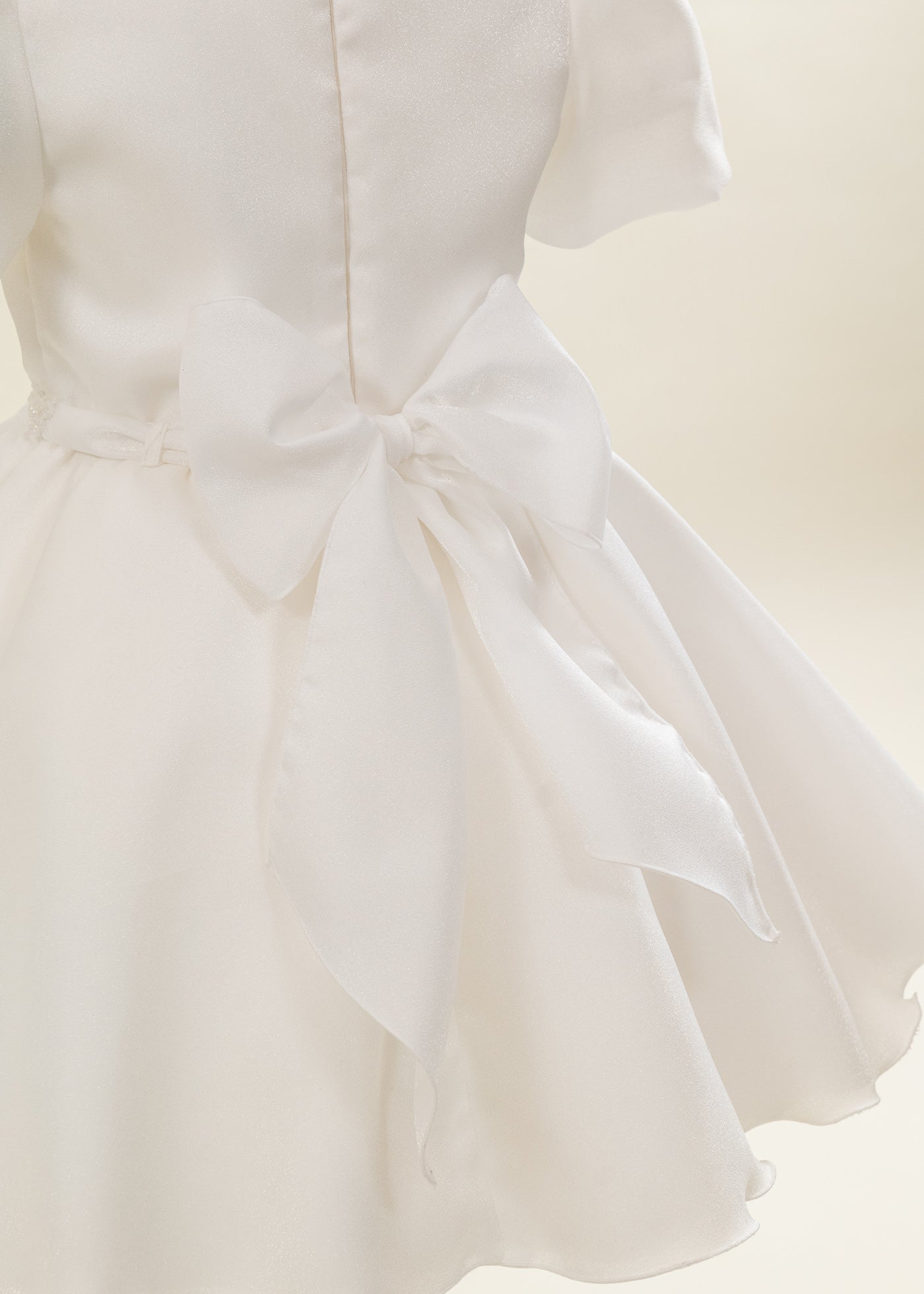 Rochita Saten Crem Cu Sclipici Si Maneca Bufanta AnneBebe