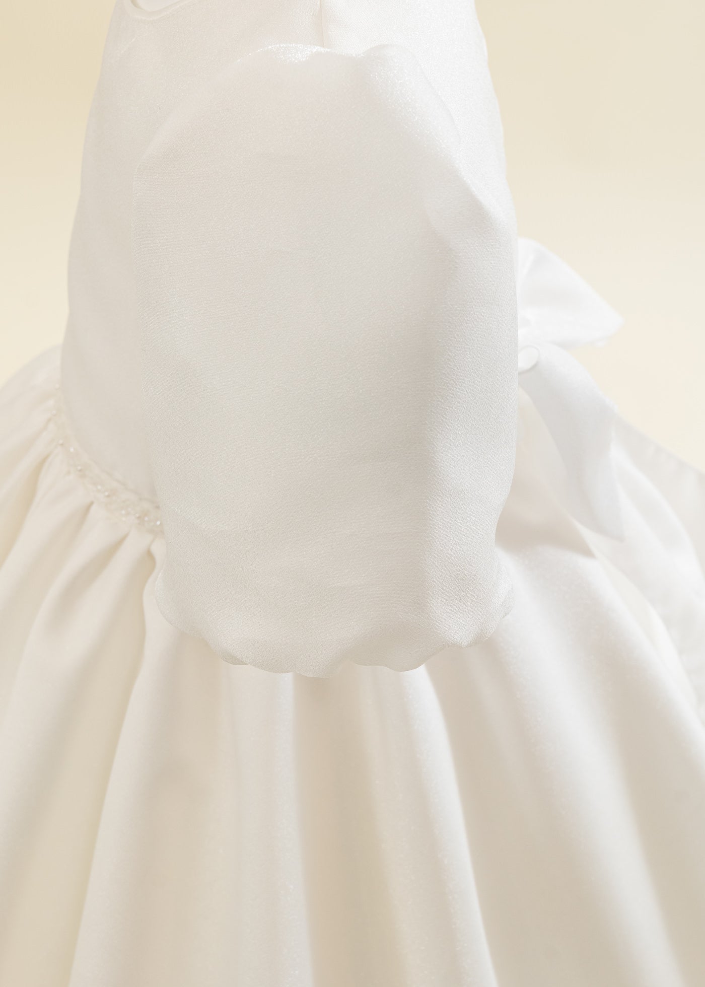 Rochita Saten Crem Cu Sclipici Si Maneca Bufanta AnneBebe