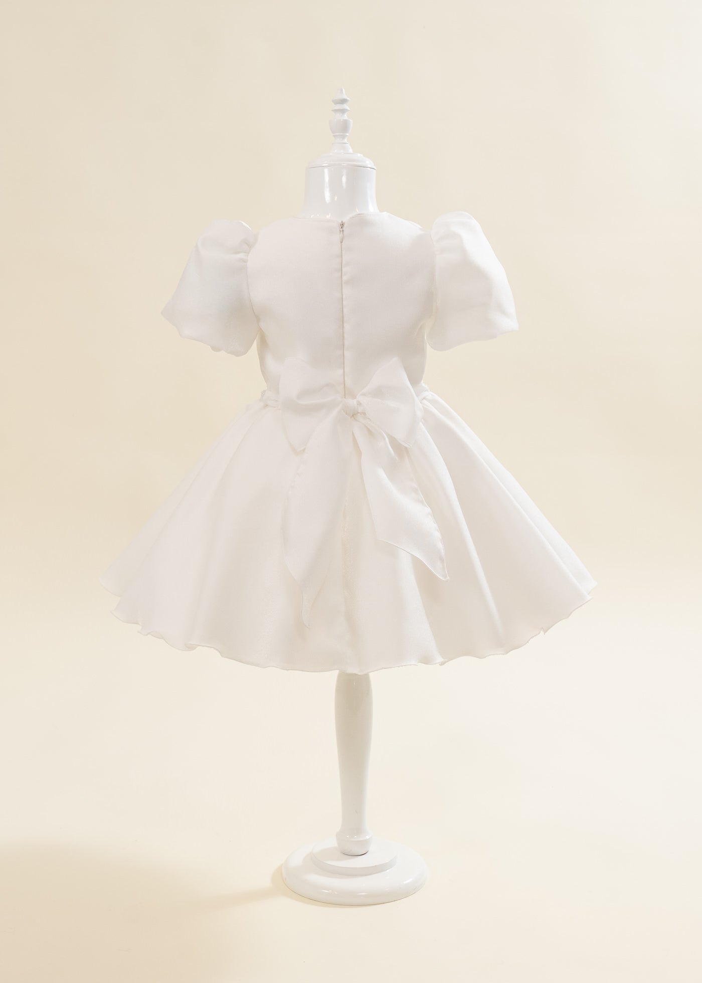 Rochita Saten Crem Cu Sclipici Si Maneca Bufanta AnneBebe