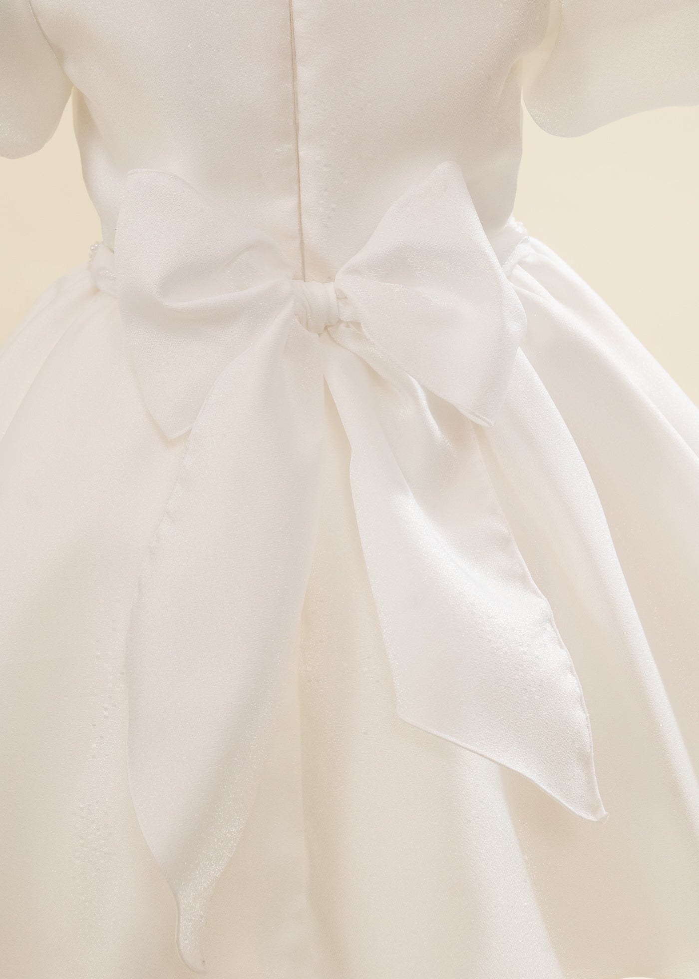 Rochita Saten Crem Cu Sclipici Si Maneca Bufanta AnneBebe