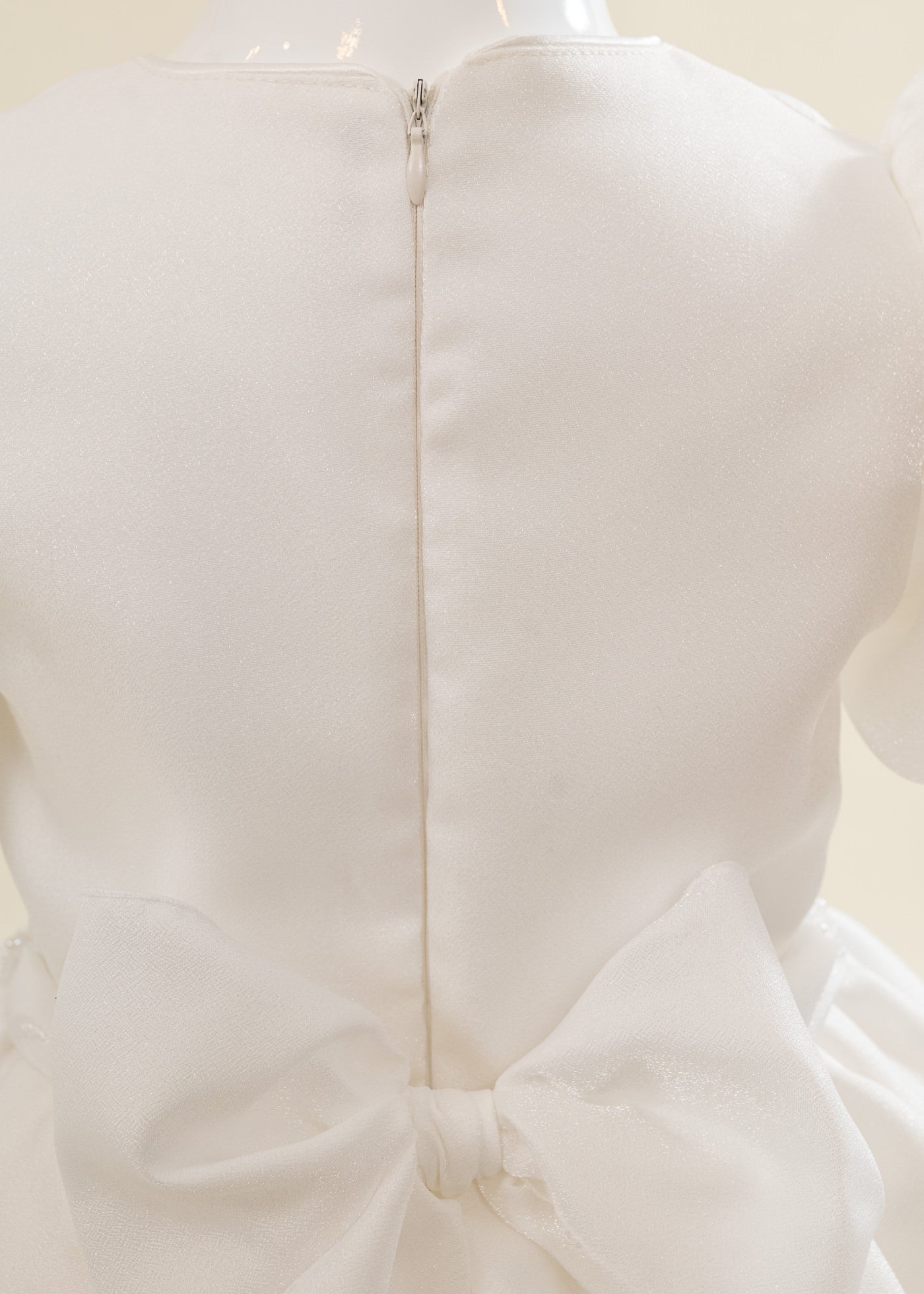 Rochita Saten Crem Cu Sclipici Si Maneca Bufanta AnneBebe