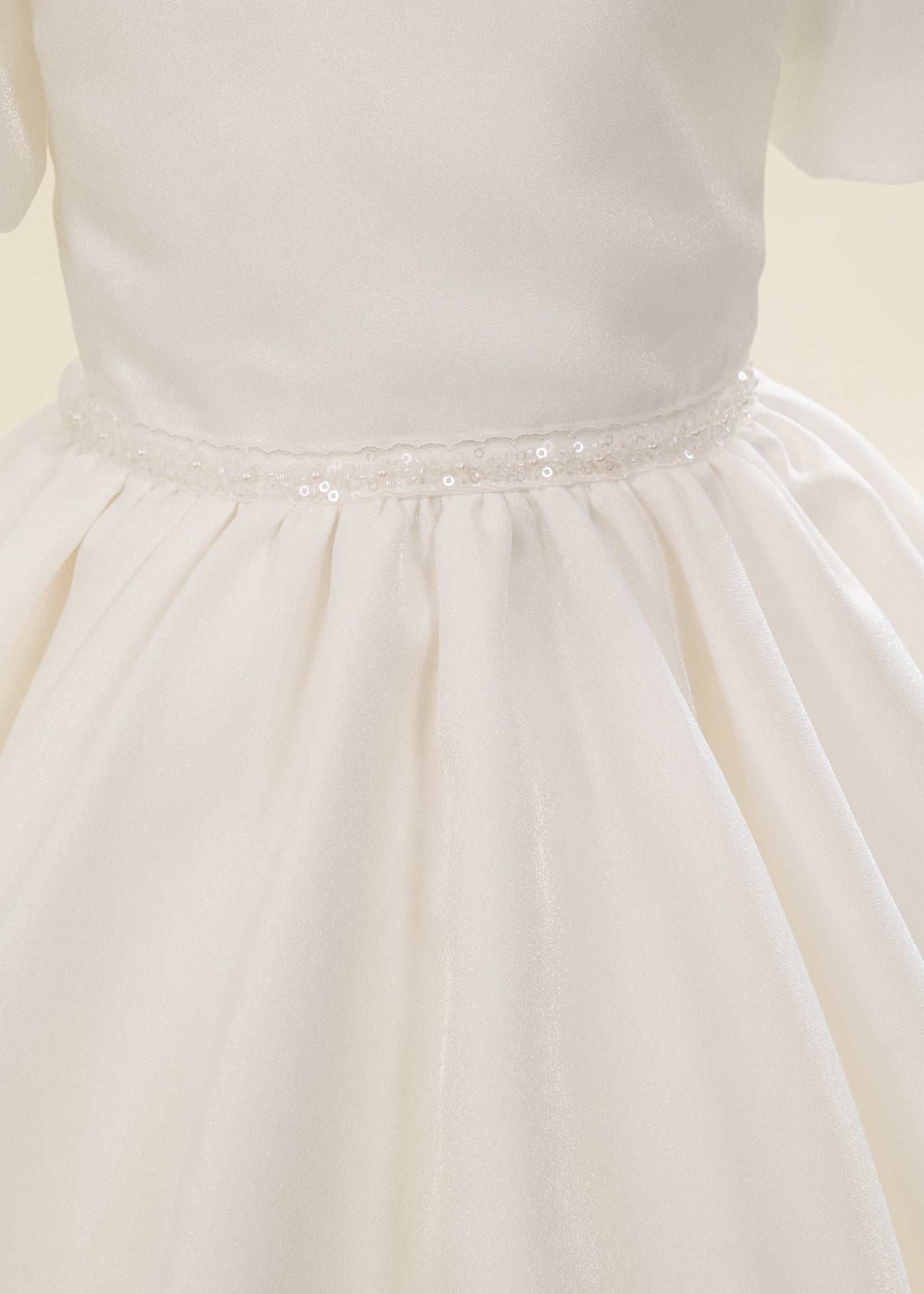 Rochita Saten Crem Cu Sclipici Si Maneca Bufanta AnneBebe