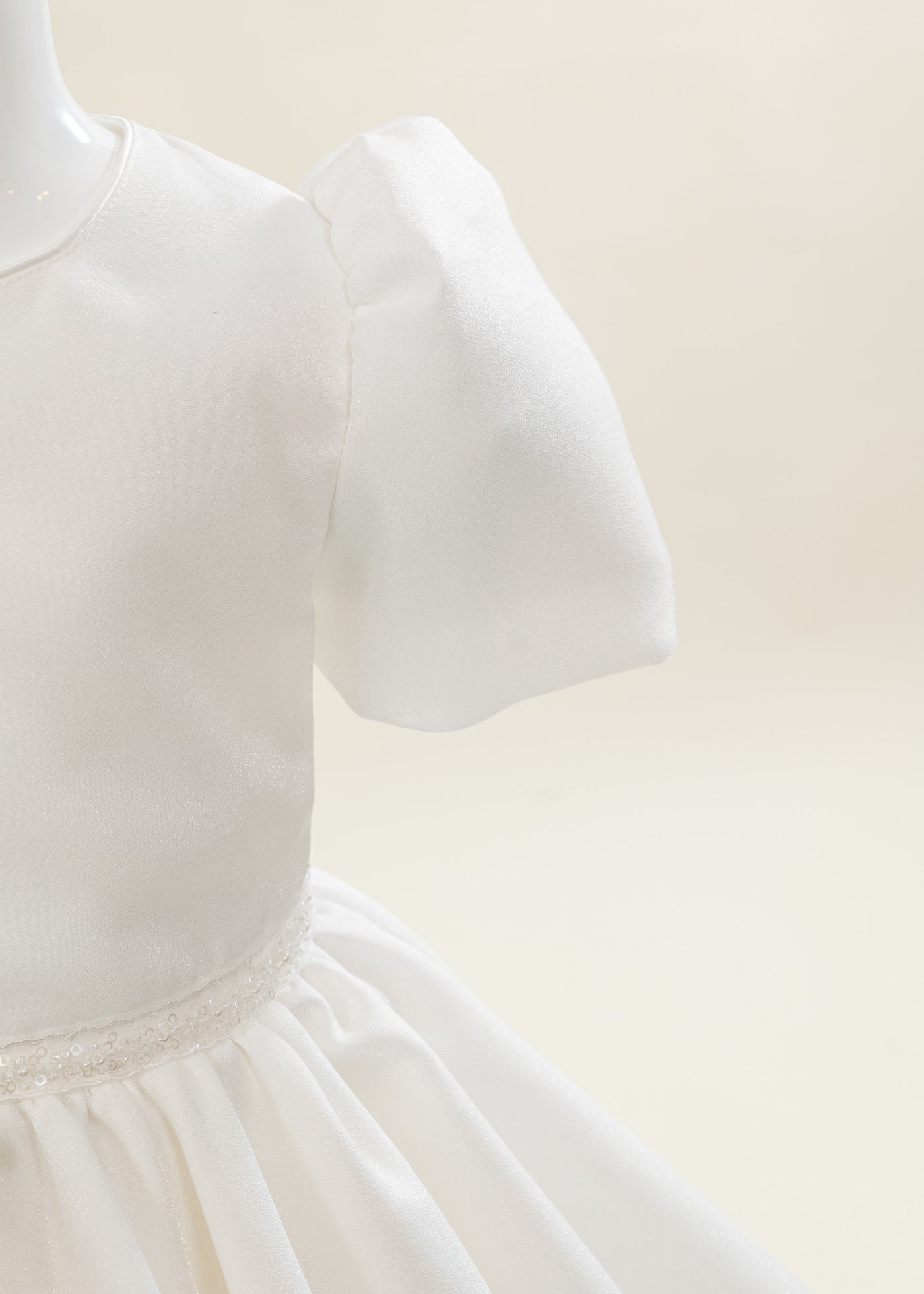 Rochita Saten Crem Cu Sclipici Si Maneca Bufanta AnneBebe