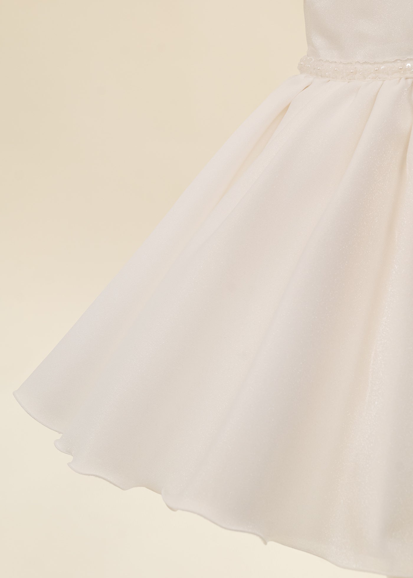 Rochita Saten Crem Cu Sclipici Si Maneca Bufanta AnneBebe