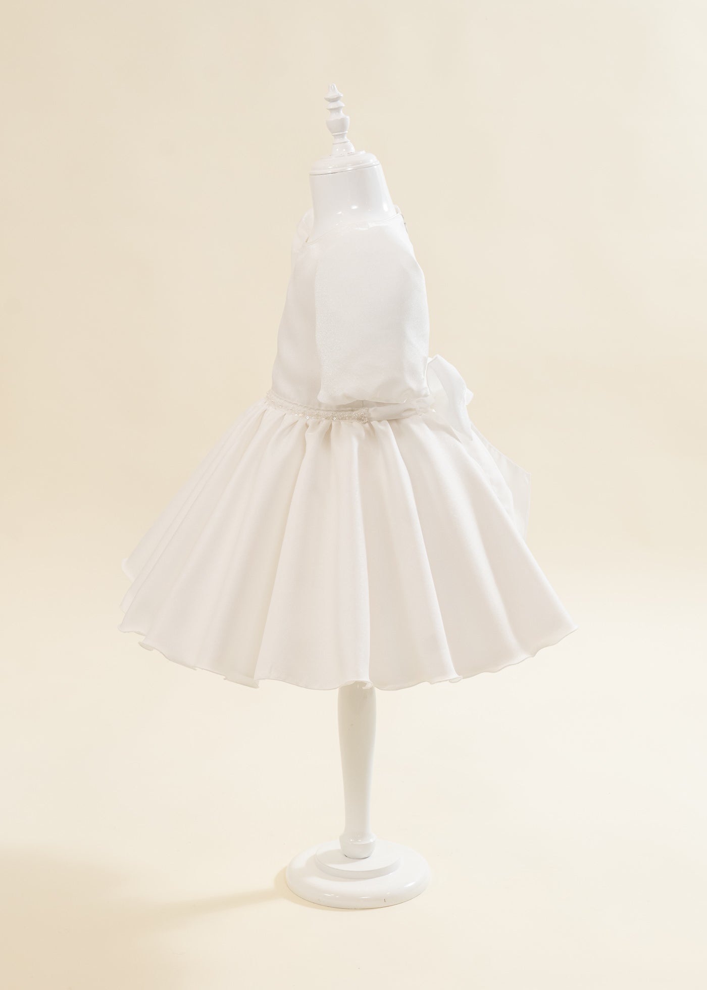 Rochita Saten Crem Cu Sclipici Si Maneca Bufanta AnneBebe