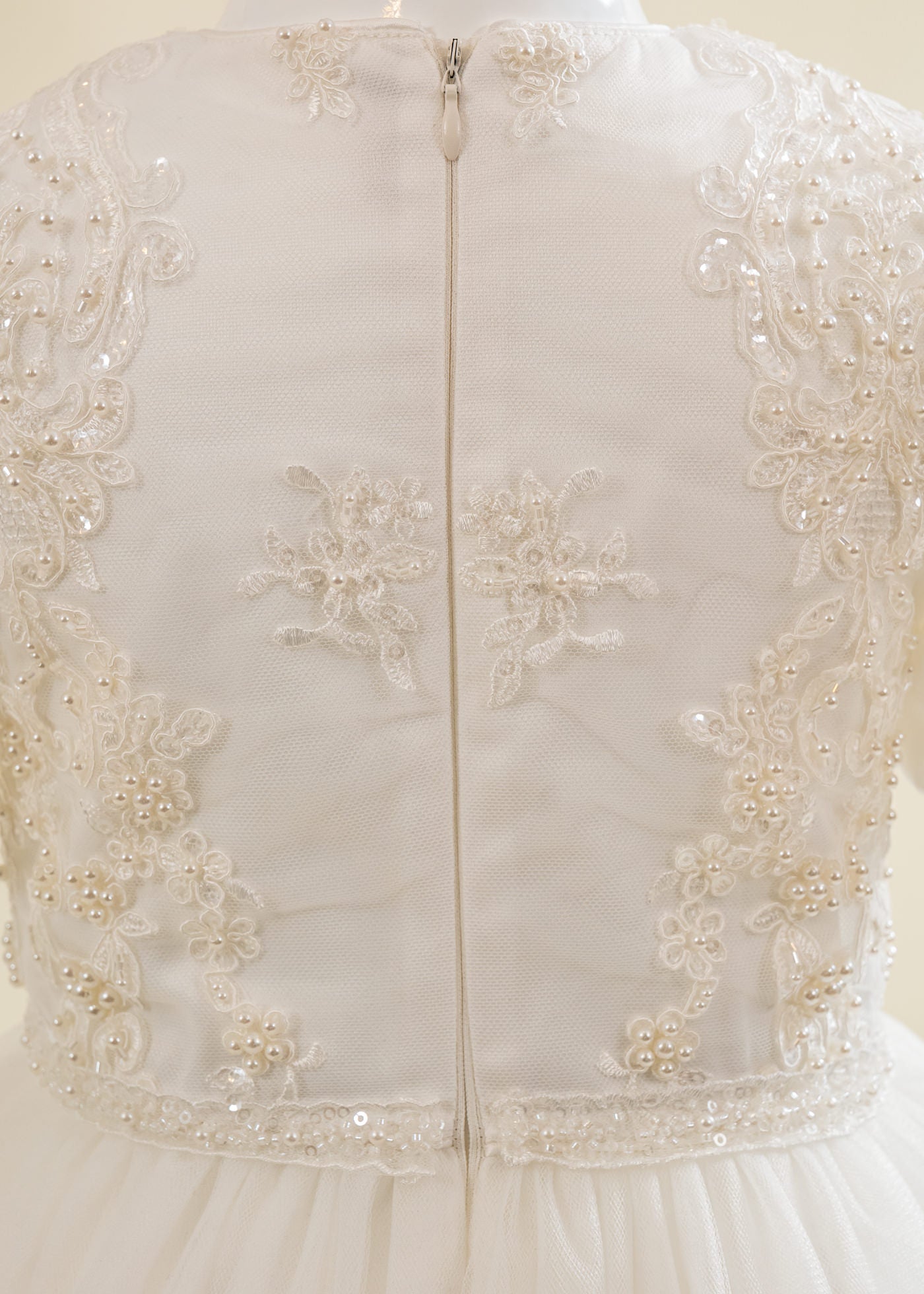 Rochita Crem Cu Trena Bust Dantela Cu Perle AnneBebe