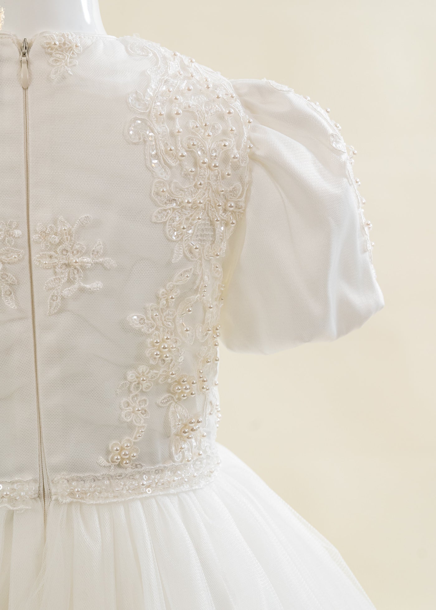 Rochita Crem Cu Trena Bust Dantela Cu Perle AnneBebe