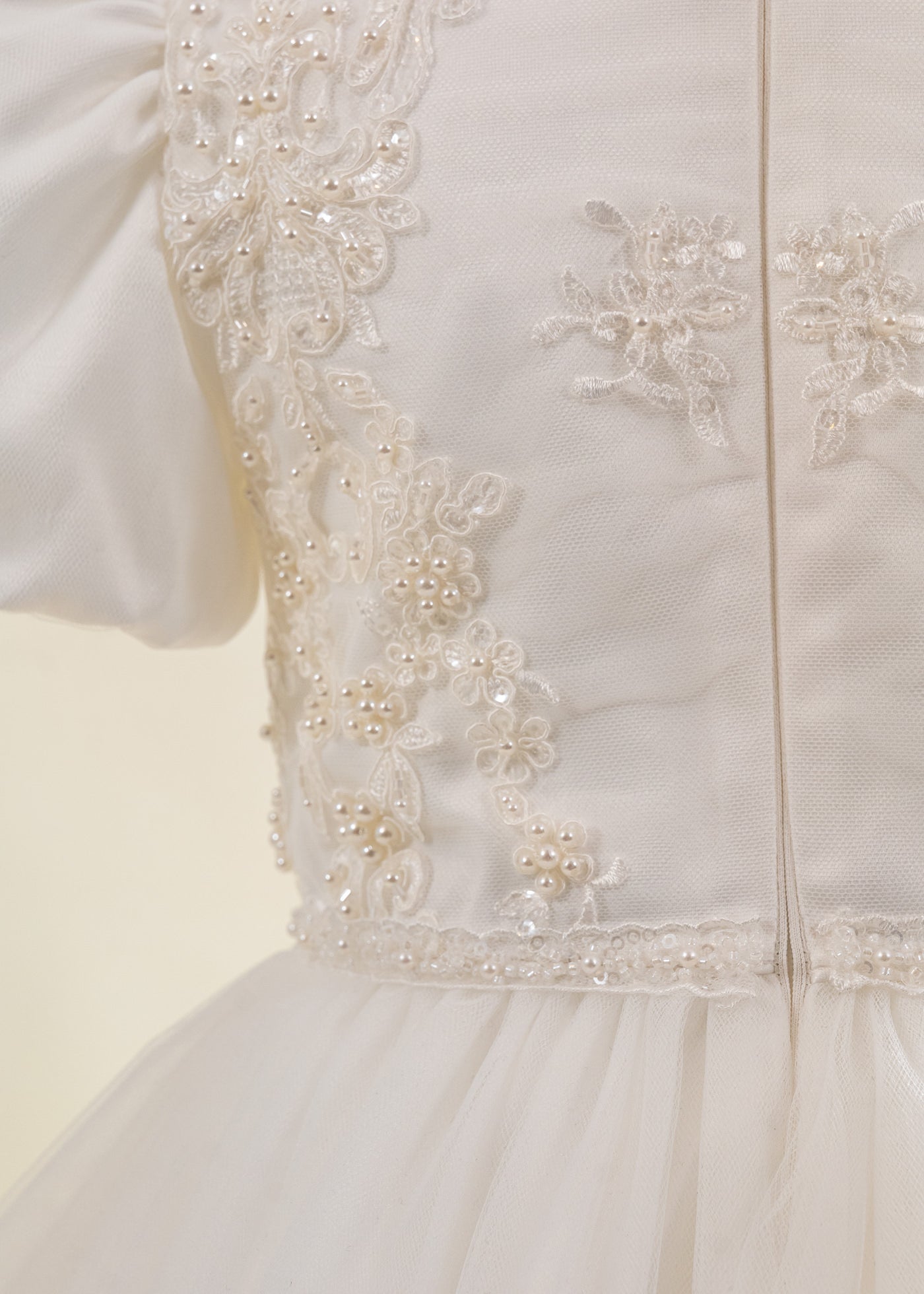 Rochita Crem Cu Trena Bust Dantela Cu Perle AnneBebe