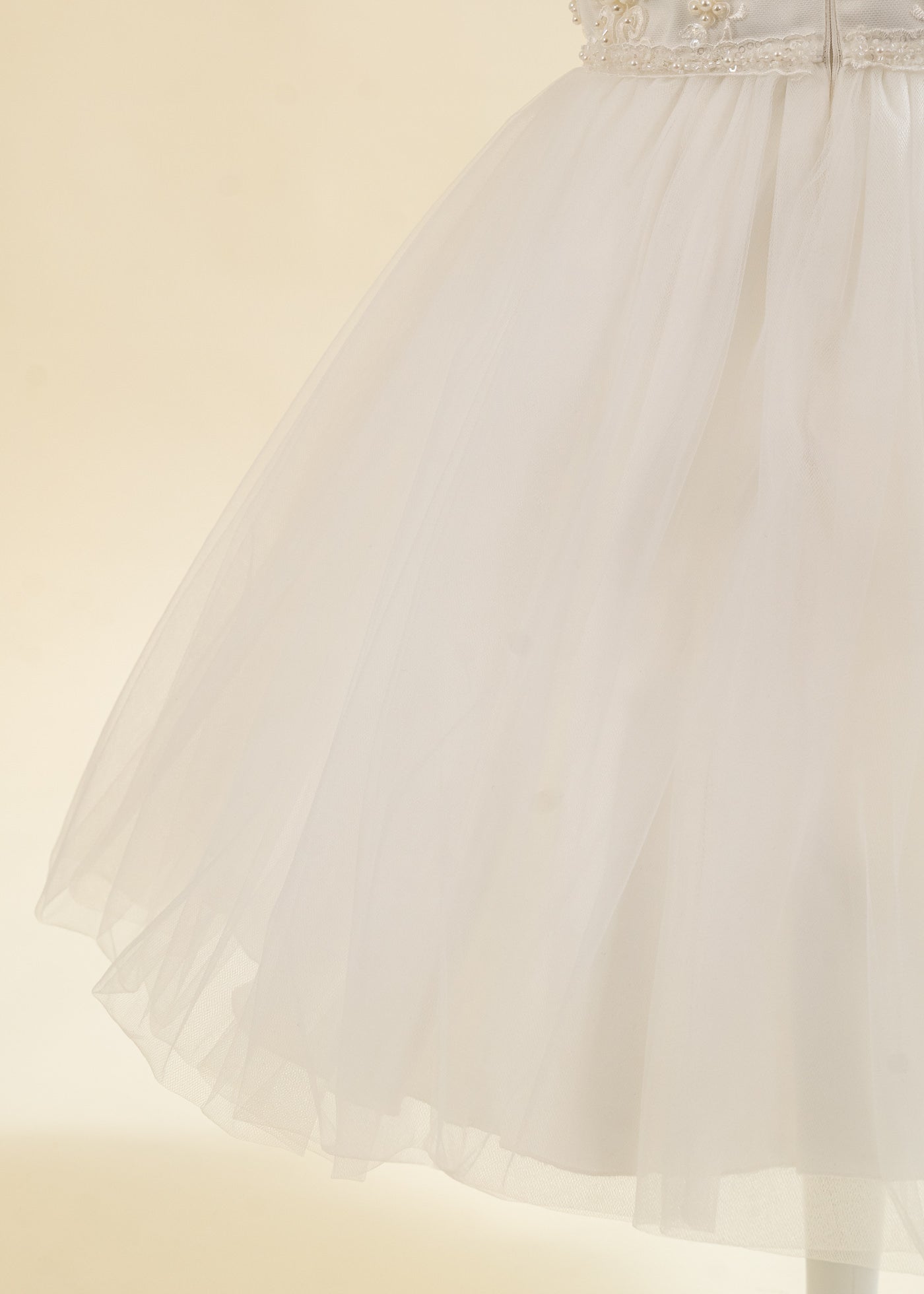 Rochita Crem Cu Trena Bust Dantela Cu Perle AnneBebe