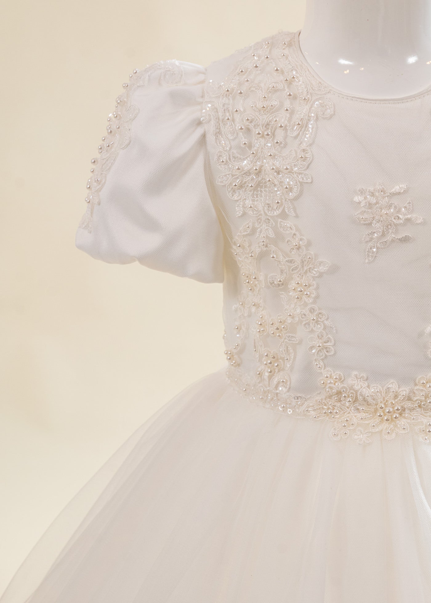 Rochita Crem Cu Trena Bust Dantela Cu Perle AnneBebe