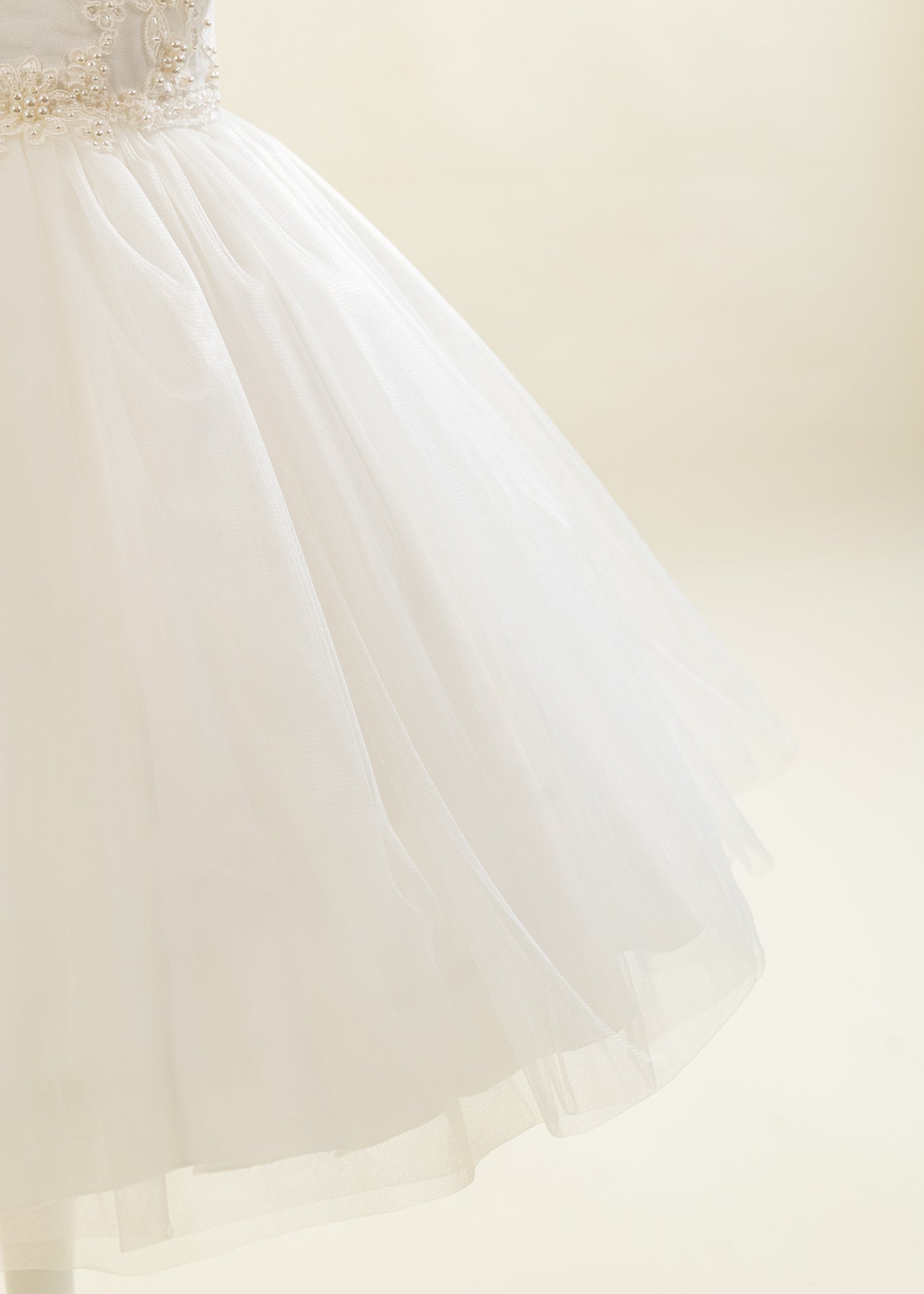 Rochita Crem Cu Trena Bust Dantela Cu Perle AnneBebe