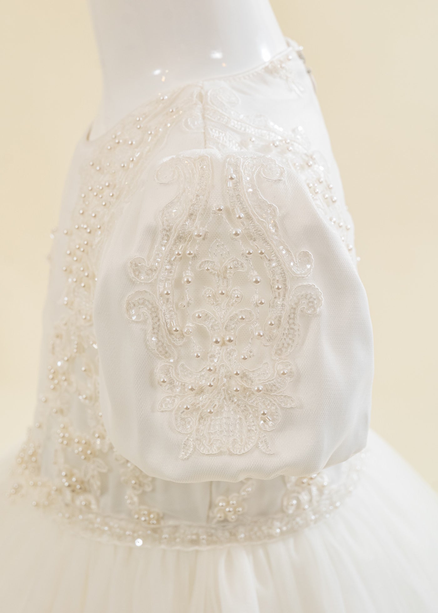 Rochita Crem Cu Trena Bust Dantela Cu Perle AnneBebe