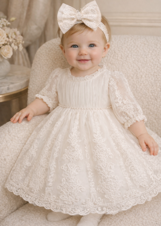 Rochita Blanca Alba Cu Manecute 3 Sferturi  Dantela Brodata Si Perle In Talie AnneBebe