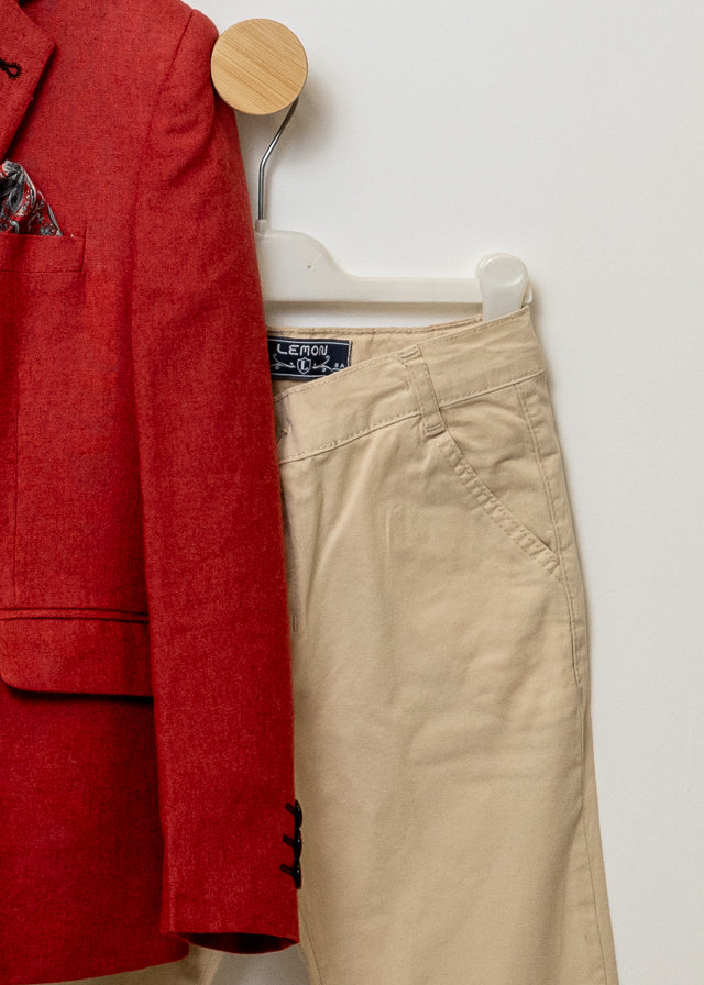 щоб змінити зображення Набір із 3 предметів, червоного піджака, бежевих штанів і білої сорочки 10077 Лимонний