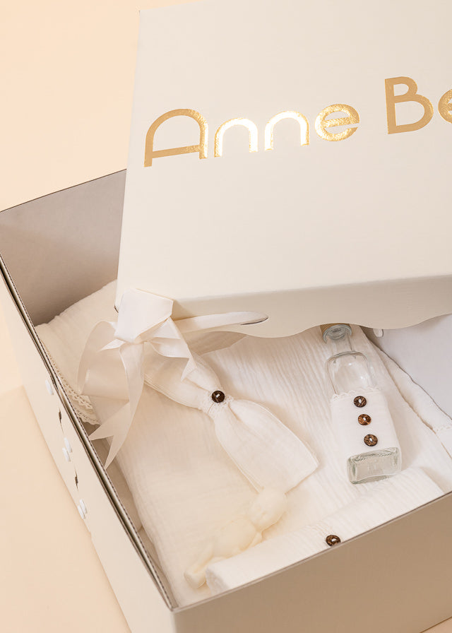 Luxury Square Cream Gift Box Cream Bow 38X28X20cm AnneBebe