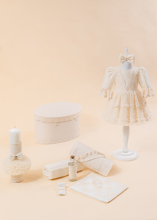 Set Botez Iulia 4 Piese, Rochita, Trusou, Lumanare si Cufar AnneBebe