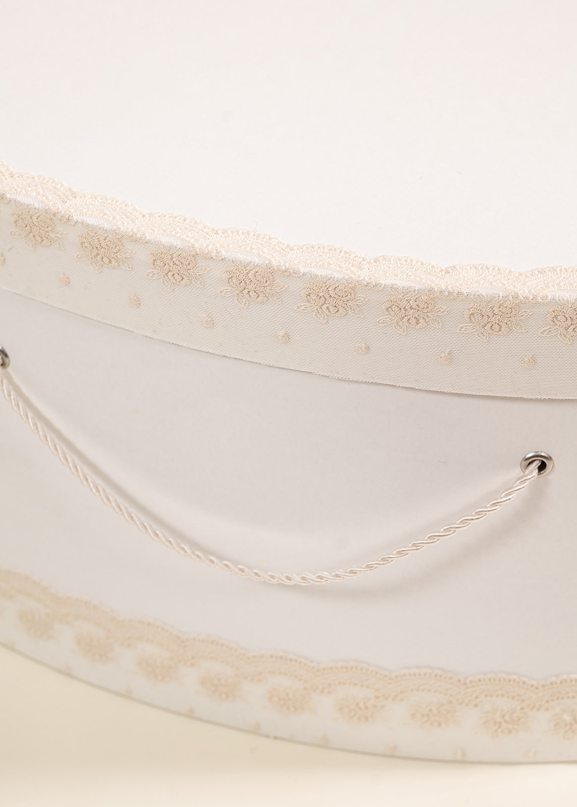 Cufar Mira Oval Crem cu Dantela Cappuccino AnneBebe
