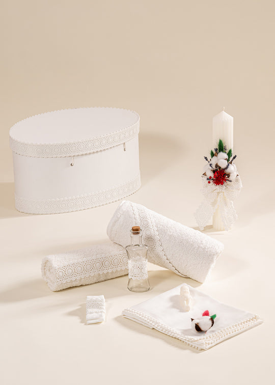 Set Botez Marilena 3 Piese, Lumanare, Trusou si Cufar Personalizate AnneBebe