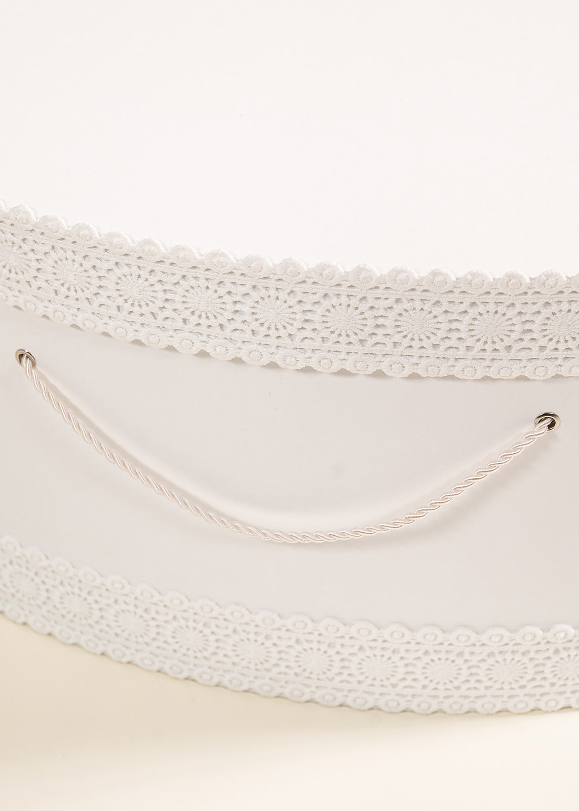 Set Botez Marilena 4 Piese, Rochie, Trusou, Lumanare si Cufar Personalizat Botez AnneBebe