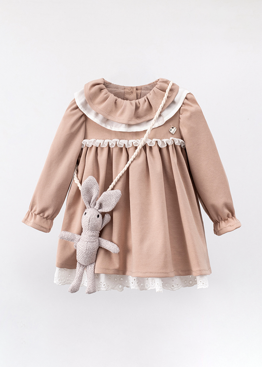 Rochie Cu Maneca Lunga Fete Eleganta Bej Cu Volan La Guler Si Accesoriu Iepuras 3557 Mino Baby