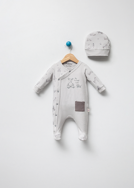 Salopeta Lunga Casual Baieti Gri Din Bumbac Organic Cu Capse Cu Jucarii Vintage Si Fes 3067 Bubbles