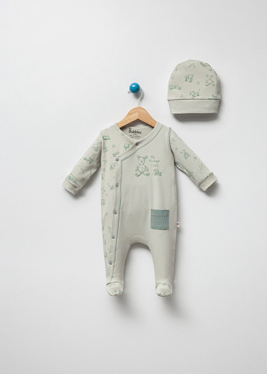 Salopeta Lunga Casual Baieti Verde Din Bumbac  Organic Cu Capse Cu Jucarii Vintage Si Fes 3067 Bubbles