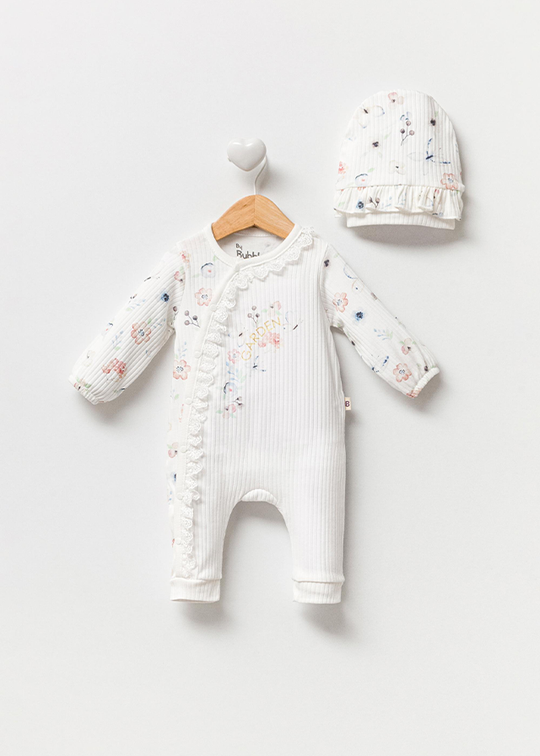 Salopeta Lunga Casual Fete Din Bumbac  Organic Ivory Cu Flori Somon Si Dantela Si Caciula 3023 Bubbles