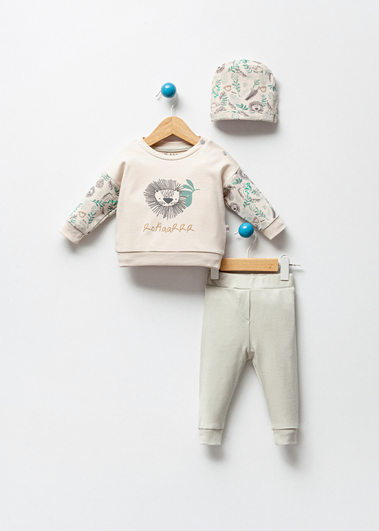 Set 2 Piese Casual Baieti Din Bumbac Organic Bluza Sport Crem Cu Leu Si Pantaloni Lungi Verzi Si Fes 3118 Bubbles