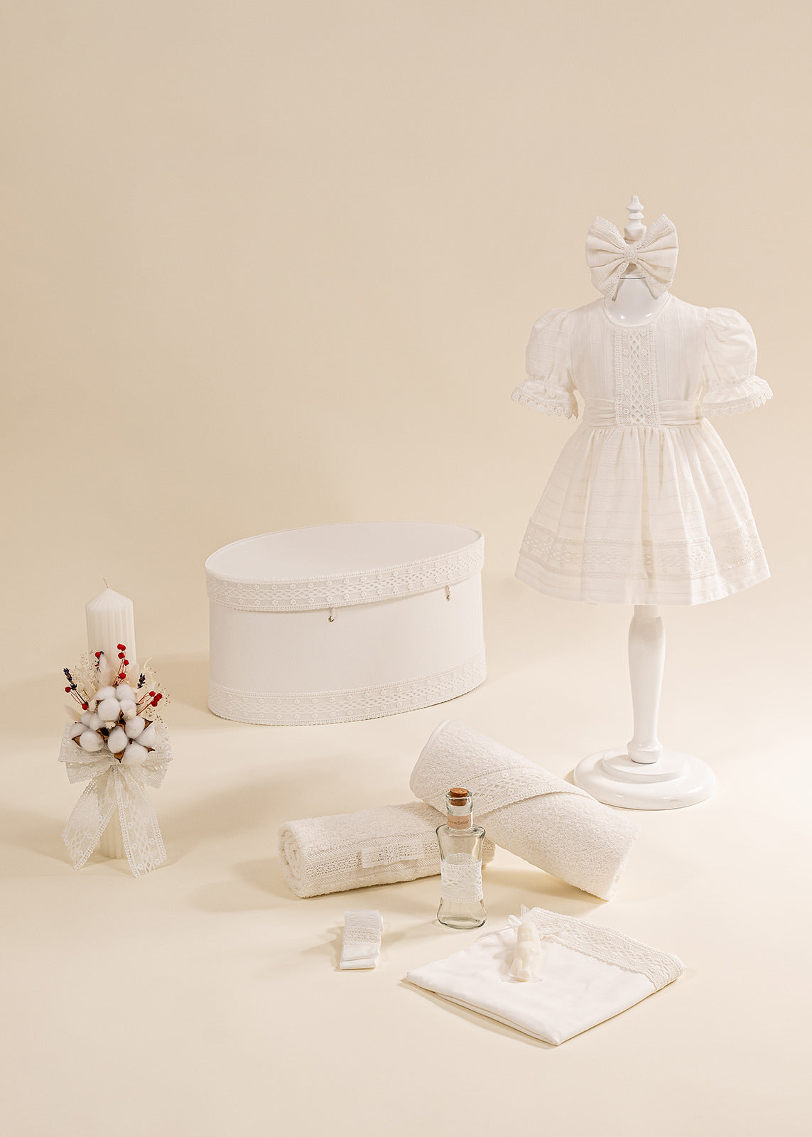 Set Botez Brandusa 4 Piese Rochie Trusou Lumanare si Cufar Personalizat Botez AnneBebe
