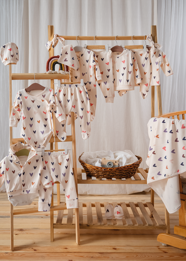 Long cream jumpsuit with heart print and headband art 1001 Bubbles