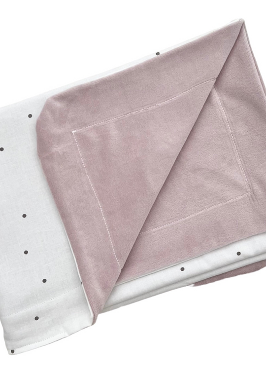 Paturica subtire bumbac roz pudra cu picouri Dots&Powder Pink– 100 x 75 cm – 1040-1002-2 – Dada&Rocco