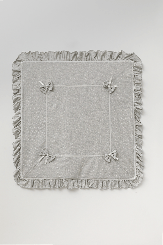 Сірий плед з рюшами та бантом для дівчаток 13729 Baby Dola 