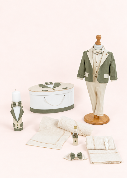 Set Botez 4 Piese cu Costum Olive, Trusou, Lumanare si Cufar pentru Baieti – Dima | AnneBebe