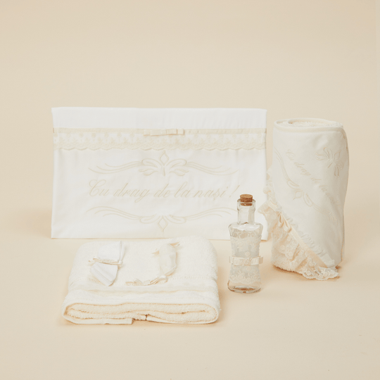 Trusou Agnes Crem Dantela Crem "Cu Drag De La Nasi Botez Fetite AnneBebe