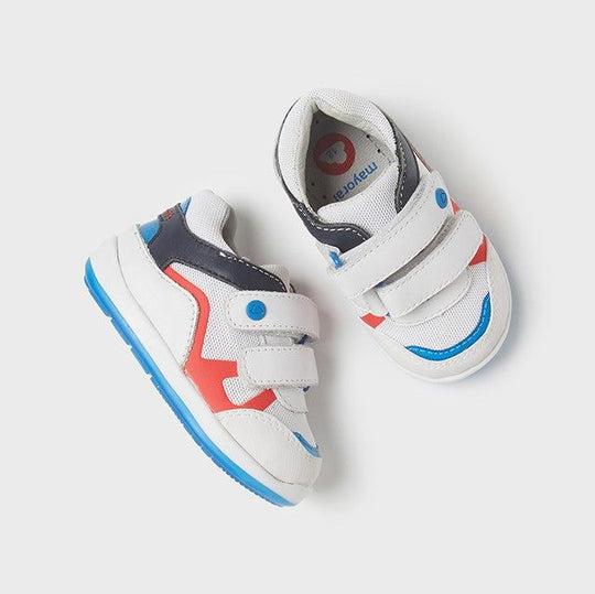 Adidasi Primi Pasi Baieti Albi Cu Albastru & Rosu 41372 Mayoral