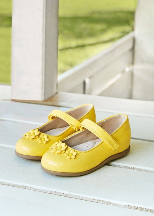 Pantofi Eleganti Fete Lacuiti Galben cu Flori 41442 Mayoral